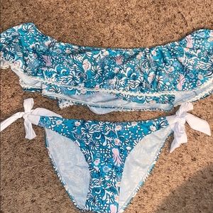 Size medium. Never worn.